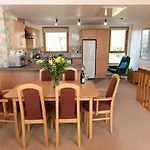 Bridge 20, Within Walking Distance Of Town Centre, Strictly No Pets Casa vacanze *