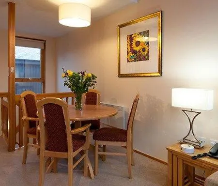 Bridge 20, Within Walking Distance Of Town Centre, Strictly No Pets Ferienhaus